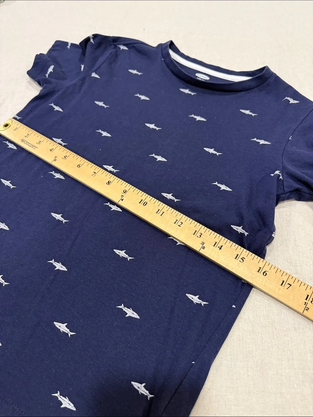 Old Navy Navy Blue Tee with White Shark Print size large
